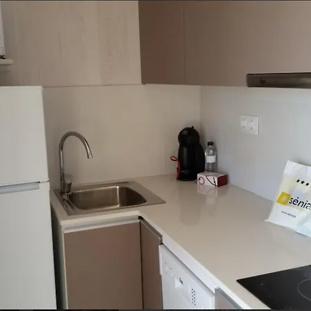 Camping Senia Cala Canyelles مكان تخييم