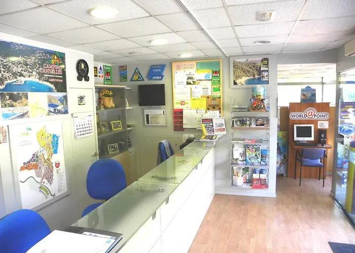 Senia Cala Canyelles キャンプ場