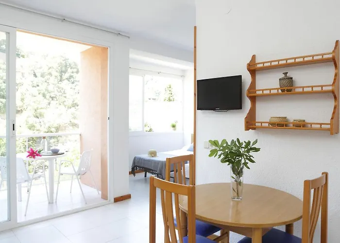 Senia Cala Canyelles キャンプ場 *