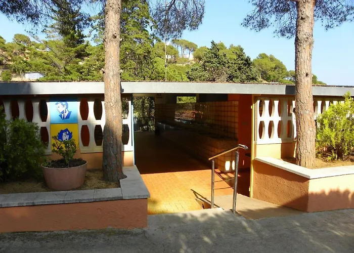 Senia Cala Canyelles 료렛 드 마르